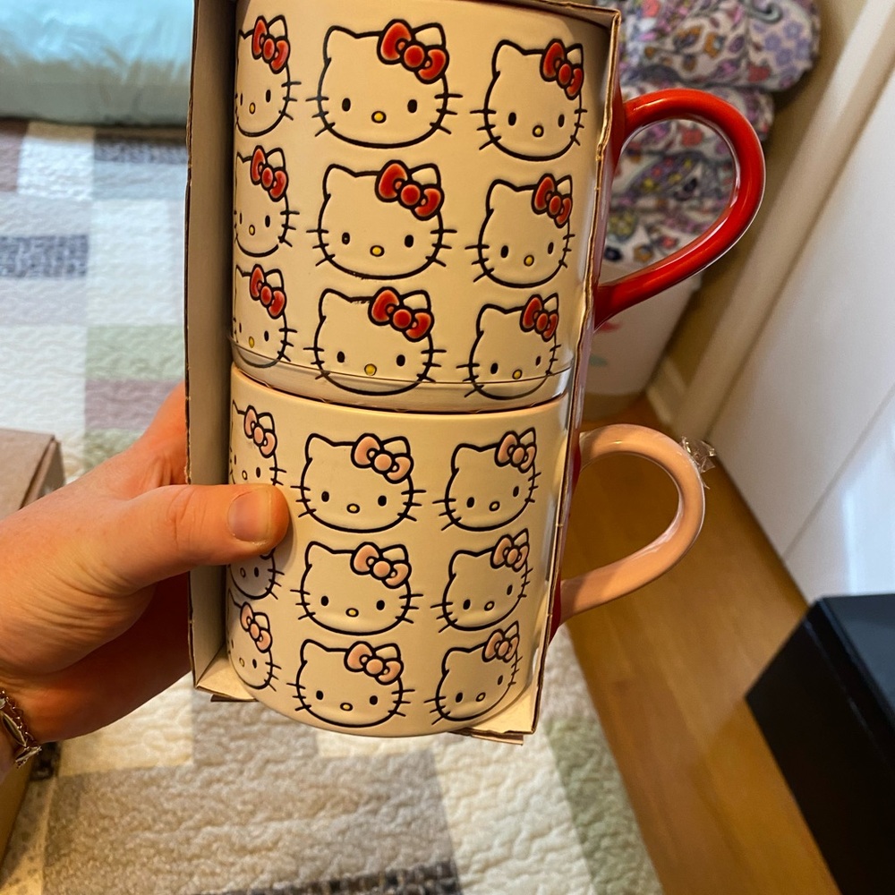 LAST ONE FIRST OFFER GETS IT Hello Kitty Mug Set - Picture 2 of 2